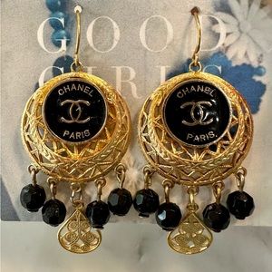 Good Girls Studio black and gold button earrings